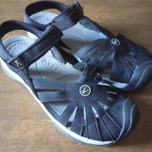 Keen closed-toe black sandals